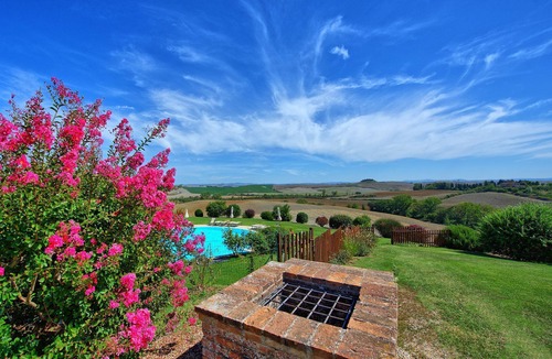 Monteroni d'Arbia Apartment | Nice apartment for 6 guests with pool, WIFI, patio and panoramic view, close to Siena