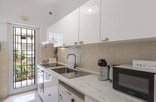 Torvaianica Apartment | Nice apartment for 3 guests with WIFI, A/C, TV and terrace