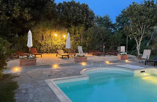 Sasso dʼOmbrone Apartment | Nice apartment for 4 guests with A/C, pool, TV, pets allowed and parking