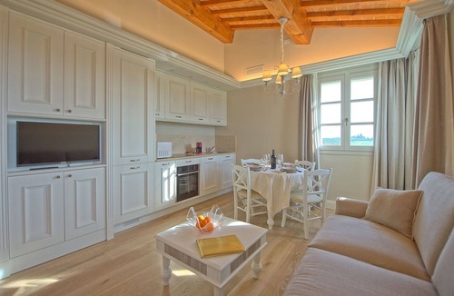Vinci Apartment | Nice apartment for 4 people with pool, A/C, WIFI, TV and panoramic view