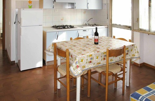 Cecina Apartment | Nice apartment for 6 people with A/C, pool, WIFI, TV, patio and pets allowed