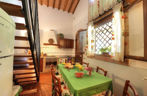 Peccioli Apartment | Nice apartment for 7 people with A/C, pool, WIFI, TV, pets allowed and panoramic view