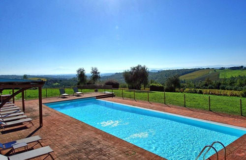 Castelnuovo Berardenga Apartment | Nice apartment for 4 people with A/C, pool, TV and panoramic view, close to Siena