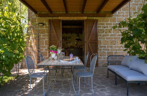 Montefiascone Villa | Nice apartment in villa with hot tub, WIFI, pool, TV, patio, pets allowed and panoramic view