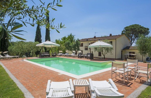 Lamporecchio Villa | Nice apartment in villa for 18 people with private pool, WIFI, TV, balcony and pets allowed