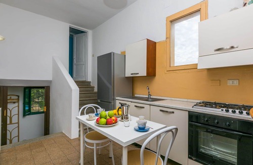 Follonica Villa | Nice apartment in villa for 6 people with pool, WIFI, TV, patio and pets allowed