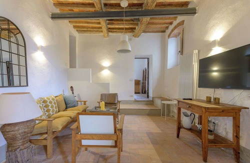 Scansano House | Nice apartment in villa for 4 guests with WIFI, TV, patio and pets allowed