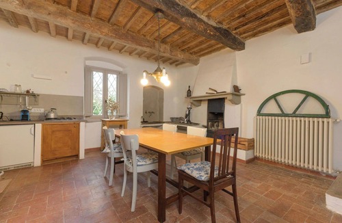Scansano House | Nice apartment in villa for 4 guests with WIFI, TV, patio and pets allowed