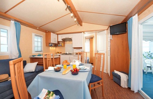 Baia Domizia House | Nice apartment in villa for 6 guests with WIFI, pool, A/C, TV and terrace