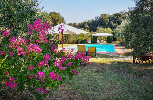 Simignano House | Nice apartment in villa for 2 people with pool, WIFI, terrace, pets allowed and panoramic view