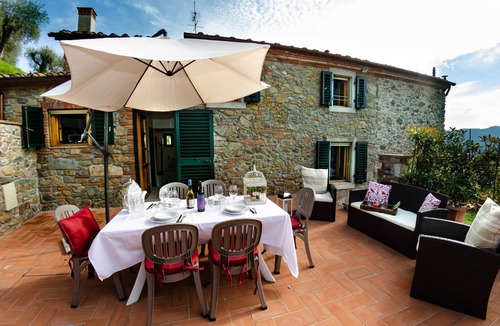 Nozanno Villa | Nice apartment in villa with A/C, pool, internet, TV, terrace, panoramic view, close to Lucca