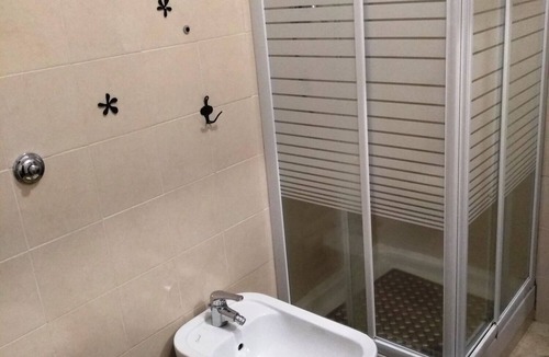 Focene House | Nice one bedroom apartment with kitchenette and toilet, five beds