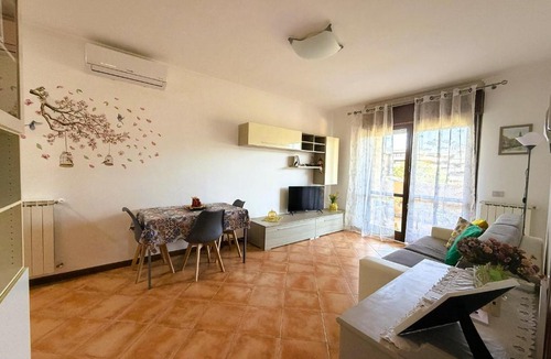 Zona XXXIII Acilia Sud Apartment | NUOVO Alloggio Giardino di Rosy tra Roma EUR e il Mare di Ostia