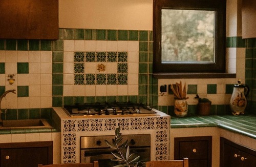 Adrano House | OLD RENOVATED COTTAGE NESTLED IN THE COUNTRYSIDE WITH GARDEN/RELAXATION CORNER