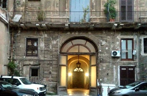 Ruggero Settimo Apartment | Palazzo Galati Palermo | Apartment with Private Parking