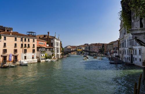 Dorsoduro Apartment | Palazzo Loredan Grand Canal