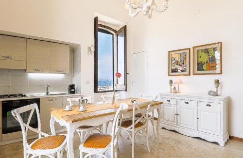 Il Monte Apartment | Palazzo Migliaccio by Casa di Marco