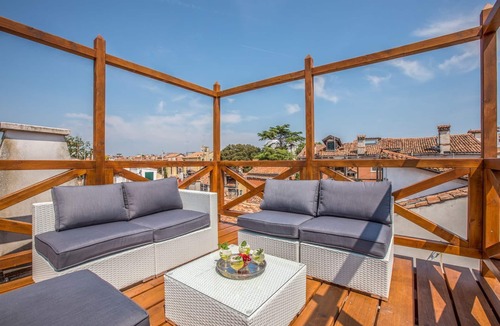 Dorsoduro Villa | Palazzo Navaro - Three Bedroom Villa, Sleeps 6