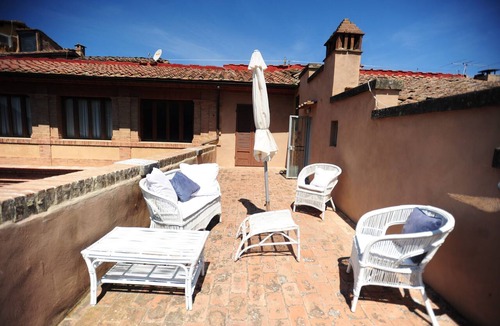 Siena Historical Center Apartment | Palazzo Pannilini-Historical residence