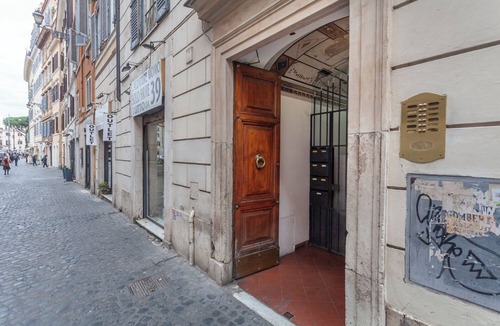 Rione VII Regola Apartment | Palazzo Sant'Elena 2 - by OpenRoma