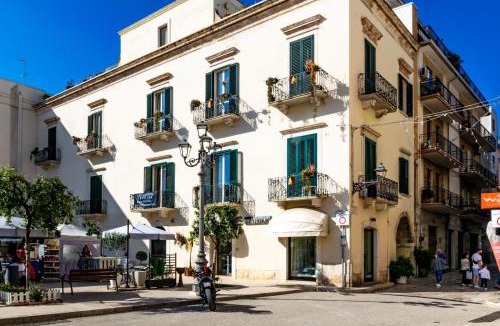 Mola di Bari Apartment | Palazzo storico vista mare nel borgo di Mola di Bari - charme e relax