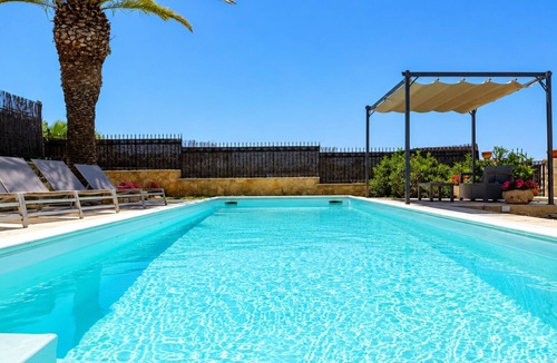 Cava dʼAliga Villa | Palm Garden Mediterranean Coastal Villa