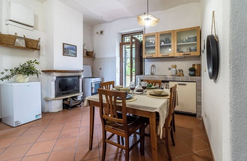 Campagnatico House | Panoramic farmhouse in Maremma with garden and view, pet friendly