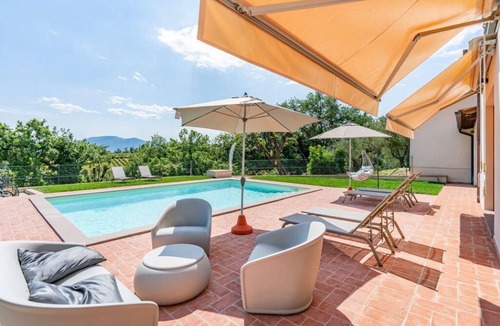 Montecarlo Villa | Panoramic villa with pool for private use