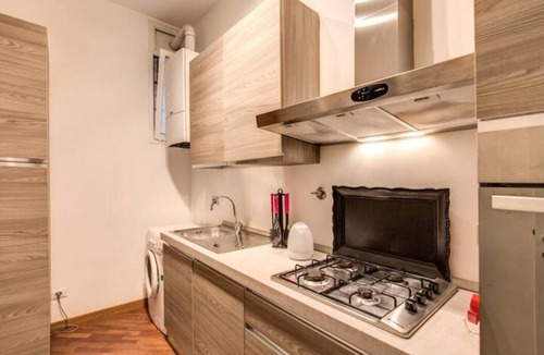 Rione III Colonna Apartment | Pantheon 2 bedroom up 5 persons