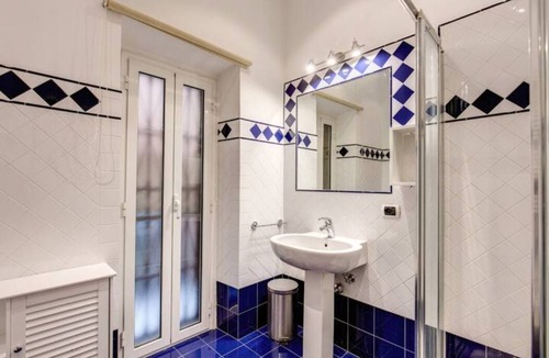 Rione III Colonna Apartment | Pantheon 2 bedroom up 5 persons