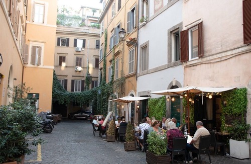 Rione VIII Sant'Eustachio Apartment | Pantheon luxury apartment