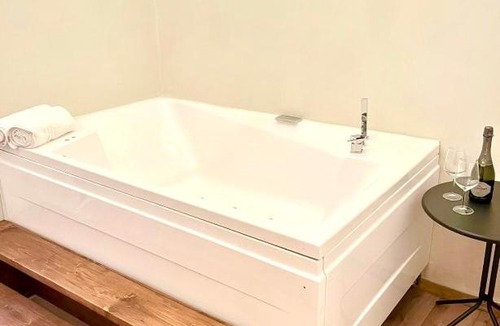 Rione VIII Sant'Eustachio Apartment | Pantheon Luxury Jacuzzi Apartment