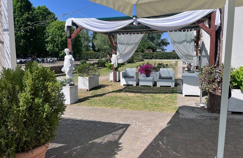 Santa Maria di Sala Apartment | Papaveri E Papere Room – Selleria in Caltana