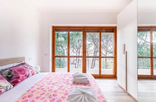 Cinecitta Apartment | Parco degli Acquedotti 3bedr apt