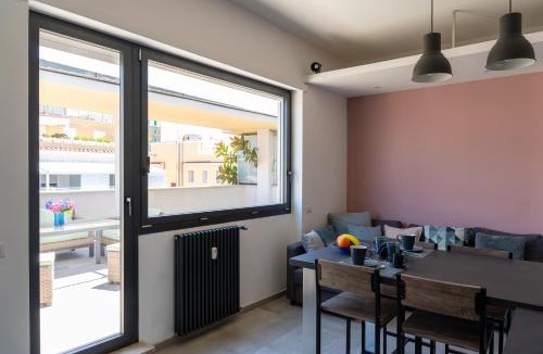 San Giovanni Apartment | Penthouse with Panoramic Terrace -3 Min to Metro A