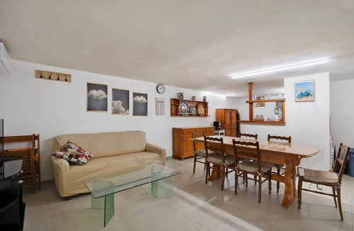Triscina Apartment | Peppe's Home Apartment with Private Terrace, Garden and Wi-Fi