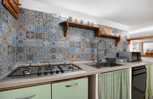 Triscina Apartment | Peppe's Home Apartment with Private Terrace, Garden and Wi-Fi