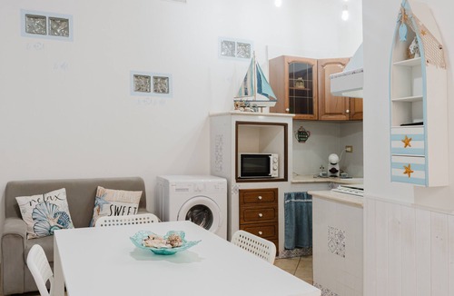 Trappeto Apartment | Perla Marina Ground Floor Apartment with Wi-Fi and Air Conditioning