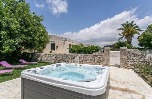Rosolini House | Pet friendly home in Rosolini SR