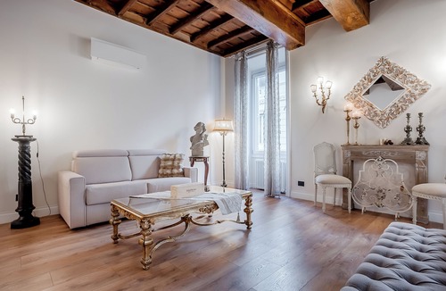 Rione IV Campo Marzio Apartment | Phenomenal 3-bedroom apartment with balcony & bathtub in the heart of Rome