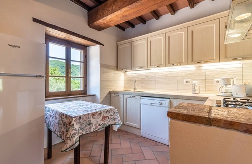 Cortona Villa | Pierle Cuiano Villa: Mountain Views, Private Pool & Wi-Fi in Agriturismo