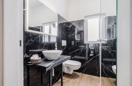 Torre a Mare Bed & Breakfast | Pietramare Luxury - Black Diamond by Rentbeat