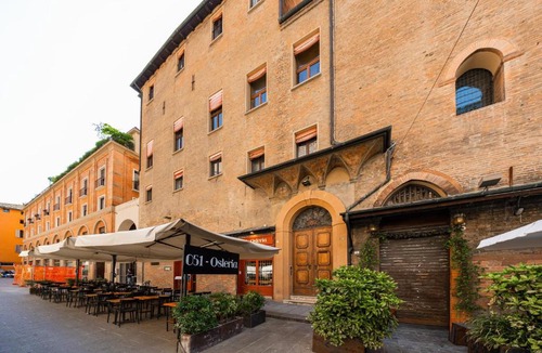 Historic Center Apartment | Pignattari Apartments - Piazza Maggiore View, Bologna