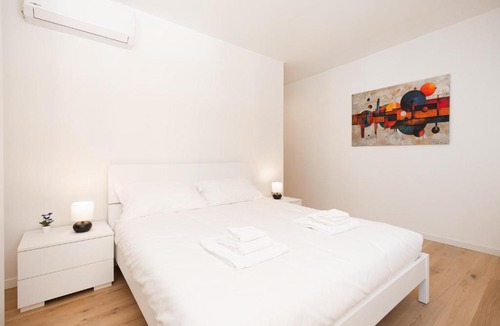 Historic Center Apartment | Pignattari Apartments - Piazza Maggiore View, Bologna
