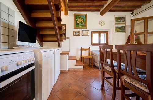 Prata House | Podere Boschetto Moroni Guesthouse with Olive Grove, Sea View, Parking, and Wi-Fi