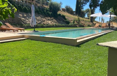 Scansano Villa | PODERE TORRICELLE 69B INDEPENDENT COUNTRY COTTAGE for max 4, pool, jacuzzi, bbq, 2 bedrooms and 1 bath, 2nd bath by pool-Upon request for extra cost, a room in main villa with private bathroom, kitchen ,bbq, see PODERE TORRICELLE 69B FULL SERVICED ROOM