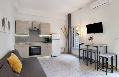 Tor di Quinto Apartment | 'Ponte Milvio Loft' Apartment with Private Terrace, Wi-Fi and Air Conditioning
