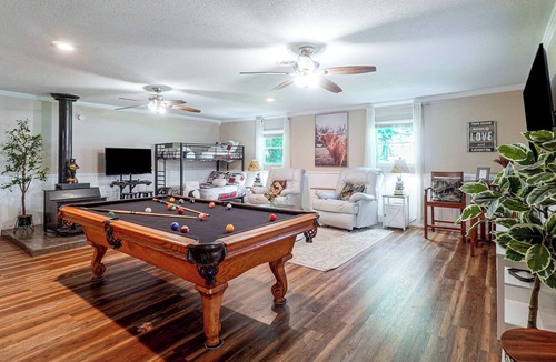 Pigeon Forge Cabin | Pool Open Until Oct 15th! ~ 1 Mi to Dollywood