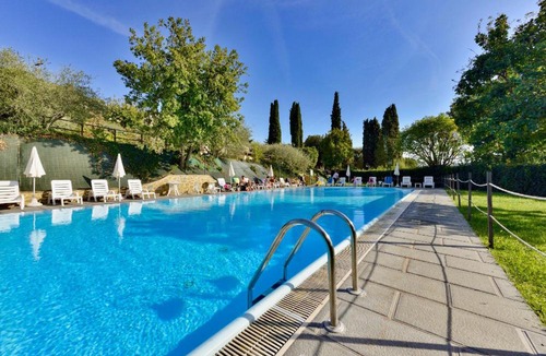 Popoltaio-Schiacciato Apartment | Popoltaio-Schiacciato Villa Sleeps 2 Pool Air Con