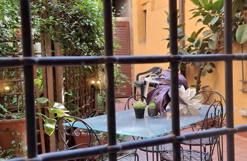 Rione XI Sant'Angelo Apartment | Portico di ottavia prime location with internal courtyard
